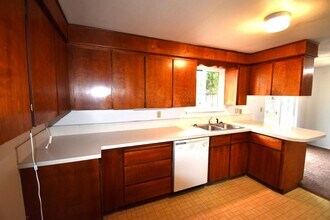 865 E St in Lebanon, OR - Building Photo - Building Photo