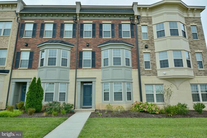702 Fair Winds Way in Oxon Hill, MD - Building Photo