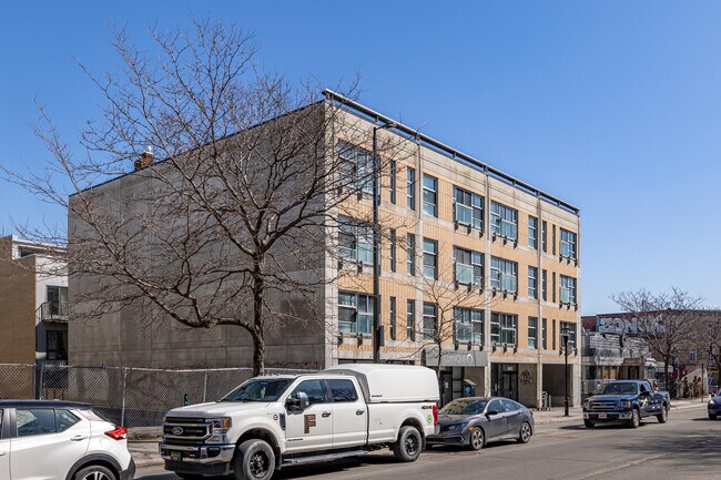 4843-4845 Saint-Denis in Montréal, QC - Building Photo - Building Photo