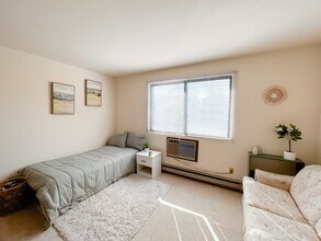 Hellenbrand Apartments in Madison, WI - Foto de edificio - Building Photo