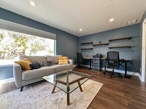 3700 San Augustine Dr in Glendale, CA - Building Photo - Building Photo