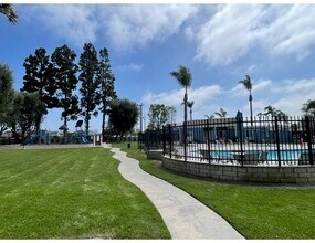 19756 Kingswood Ln in Huntington Beach, CA - Building Photo - Building Photo