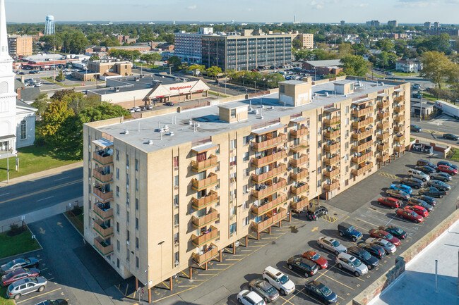 380 Front St in Hempstead, NY - Building Photo - Building Photo