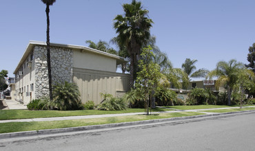 Whiting Avenue Apartments in Fullerton, CA - Building Photo - Building Photo