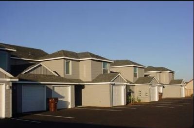 Oak Place Townhomes in Redmond, OR - Building Photo