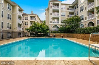 4551 Strutfield Ln, Unit 4416 in Alexandria, VA - Building Photo - Building Photo