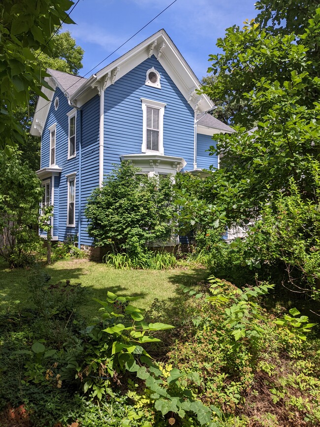 433 S Governor St, Unit 3 in Iowa City, IA - Foto de edificio - Building Photo