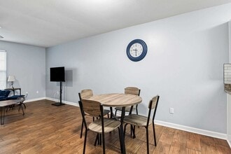 1358 Ocala Rd in Tallahassee, FL - Building Photo - Building Photo