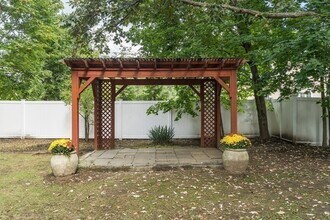 174 Pine St in Natick, MA - Building Photo - Building Photo