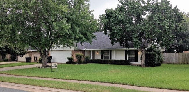 519 Southwood Dr in Bossier City, LA - Foto de edificio - Building Photo