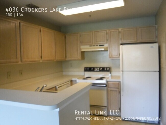 4036 Crockers Lake Blvd in Sarasota, FL - Building Photo - Building Photo