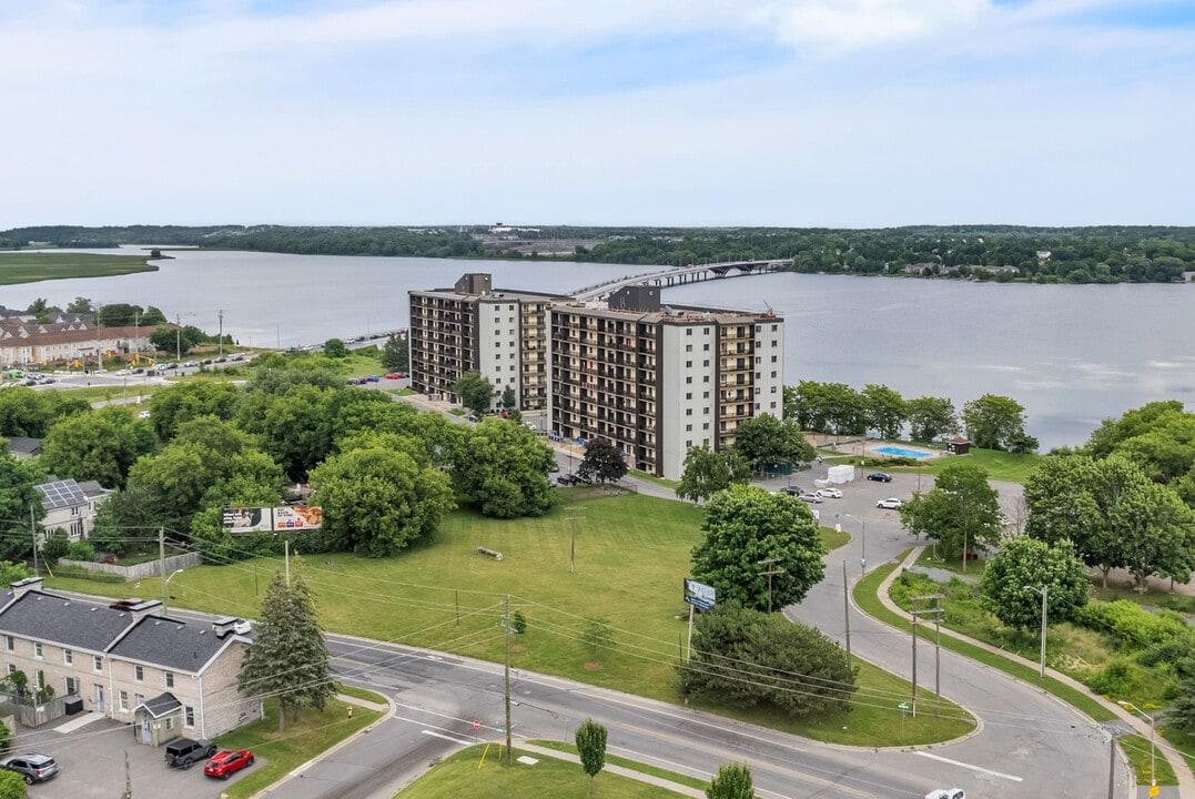 67-67 Village Dr in Kingston, ON - Building Photo