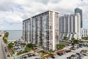 600 NE 36th St, Unit PH2 in Miami, FL - Building Photo