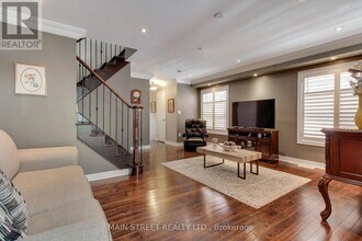 68 Four Seasons Crescent in East Gwillimbury, ON - Building Photo - Building Photo