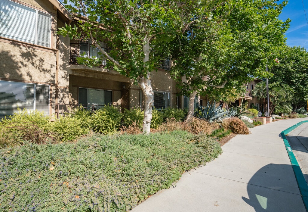55+ Valley Oaks Village Senior Apartments in Newhall, CA