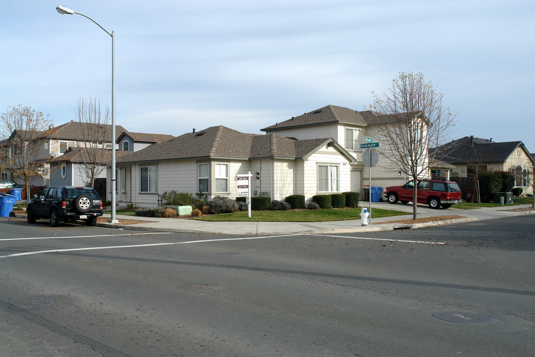 2980 Dutton Mdws in Santa Rosa, CA - Foto de edificio