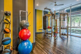 2801 Waterwall Dr in Houston, TX - Building Photo - Building Photo