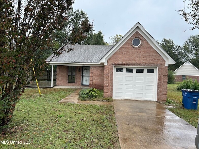 6589 Pleasant Acres Dr in Olive Branch, MS - Foto de edificio