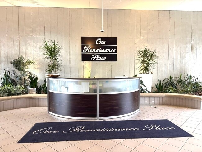 1 One Renaissance Pl in Palatine, IL - Building Photo - Building Photo