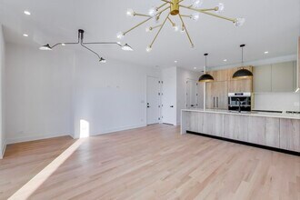 2456 W Cortez St in Chicago, IL - Building Photo - Building Photo