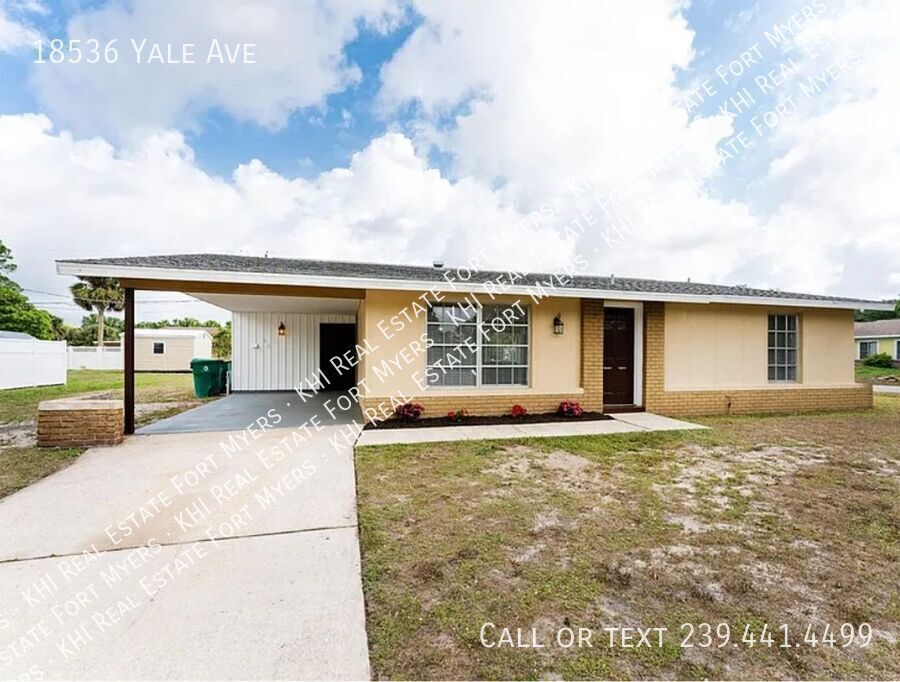 18536 Yale Ave in Port Charlotte, FL - Foto de edificio