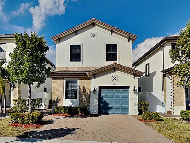 3454 W 110th St in Hialeah, FL - Building Photo