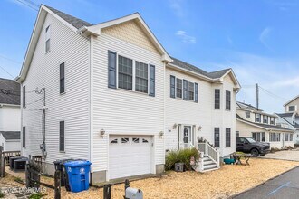 30 S Surf Rd in Lavallette, NJ - Building Photo - Building Photo