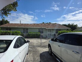 409 SW 8th Ave in Florida City, FL - Building Photo