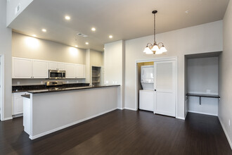 Harbor Pointe Apartments in Clovis, CA - Building Photo - Interior Photo