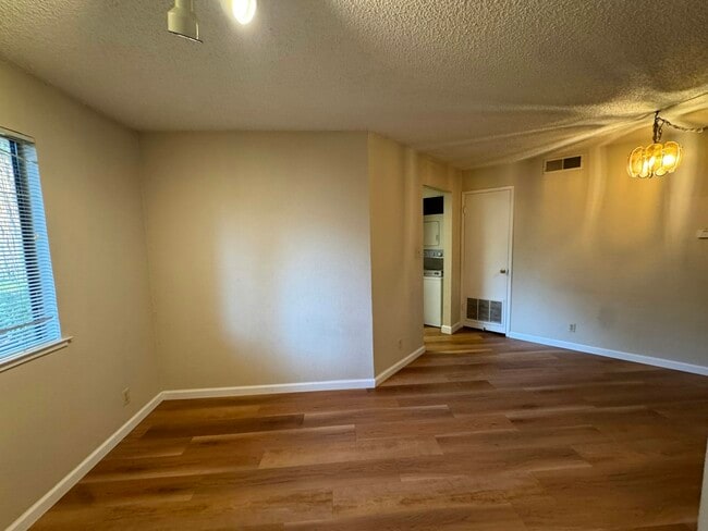 999 Evelyn Terrace W in Sunnyvale, CA - Building Photo - Building Photo