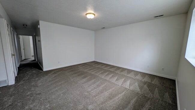 4372 S 1000 W, Unit B in Riverdale, UT - Building Photo - Building Photo