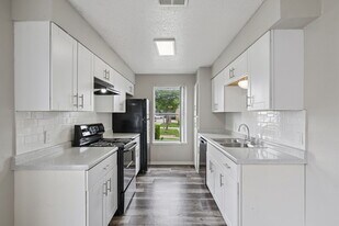 Monarch Pass in Fort Worth, TX - Building Photo