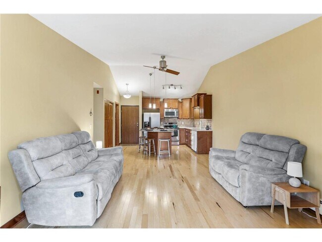 3850 Plymouth Blvd in Minneapolis, MN - Building Photo - Building Photo