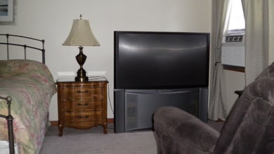 936 Russell Rd in Westfield, MA - Foto de edificio - Building Photo