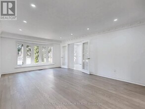 22 Waltham Crescent in Richmond Hill, ON - Building Photo - Building Photo