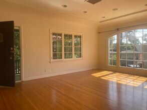 1521 Portia St in Los Angeles, CA - Foto de edificio - Building Photo