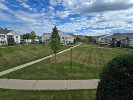 1531 Silverstone Dr in Carpentersville, IL - Building Photo