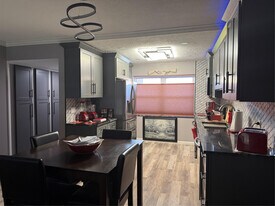 25 SE 13th St in Boca Raton, FL - Building Photo