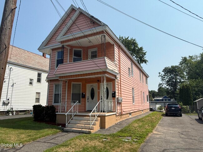 1017 Hegeman St in Schenectady, NY - Building Photo - Building Photo
