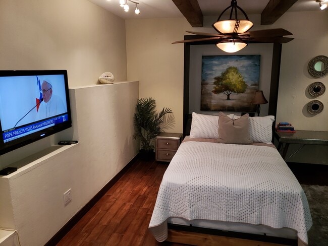 1331 Willow St, Unit Bayside Studio in San Diego, CA - Building Photo - Building Photo