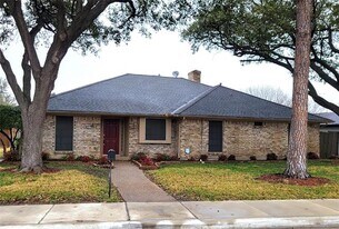6821 Ledyard Dr in Dallas, TX - Building Photo
