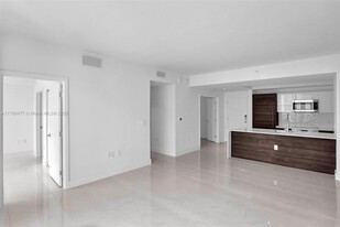 301 Altara Ave in Coral Gables, FL - Building Photo