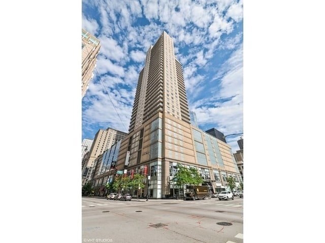 545 N Dearborn St, Unit 2305 in Chicago, IL - Building Photo - Building Photo