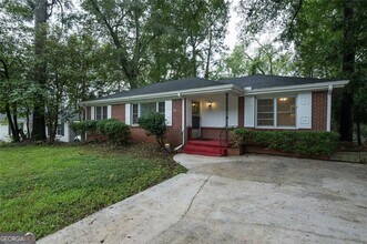2293 Vistamont Dr in Decatur, GA - Building Photo - Building Photo