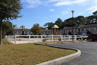 411 Banana Cay Dr in South Daytona, FL - Foto de edificio - Building Photo