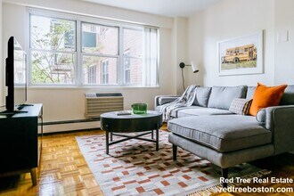 175 Freeman St, Unit 301 in Brookline, MA - Building Photo - Building Photo