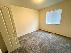 2128 NW Elm Ave in Redmond, OR - Building Photo - Building Photo