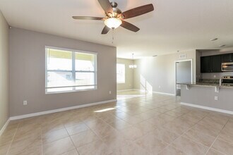 2484 White Poppy Dr in Kissimmee, FL - Building Photo - Building Photo
