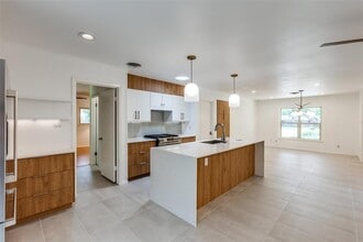1903 Boxwood Ct in Austin, TX - Building Photo - Building Photo