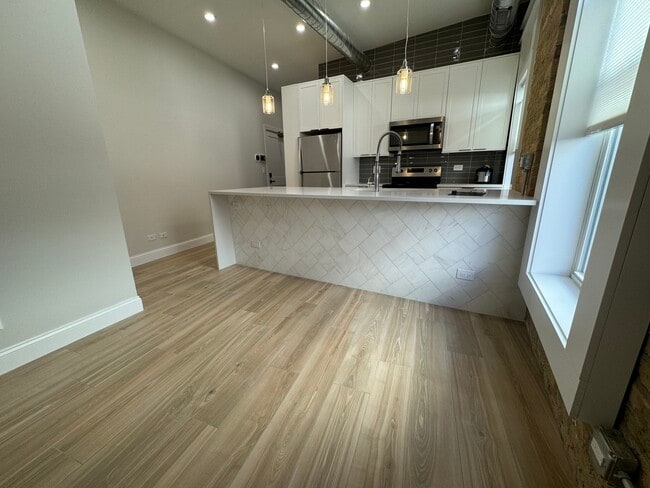 601 Green Bay Rd, Unit 201